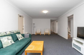 2BR Apartment Close to Glebe Park and Canberra City